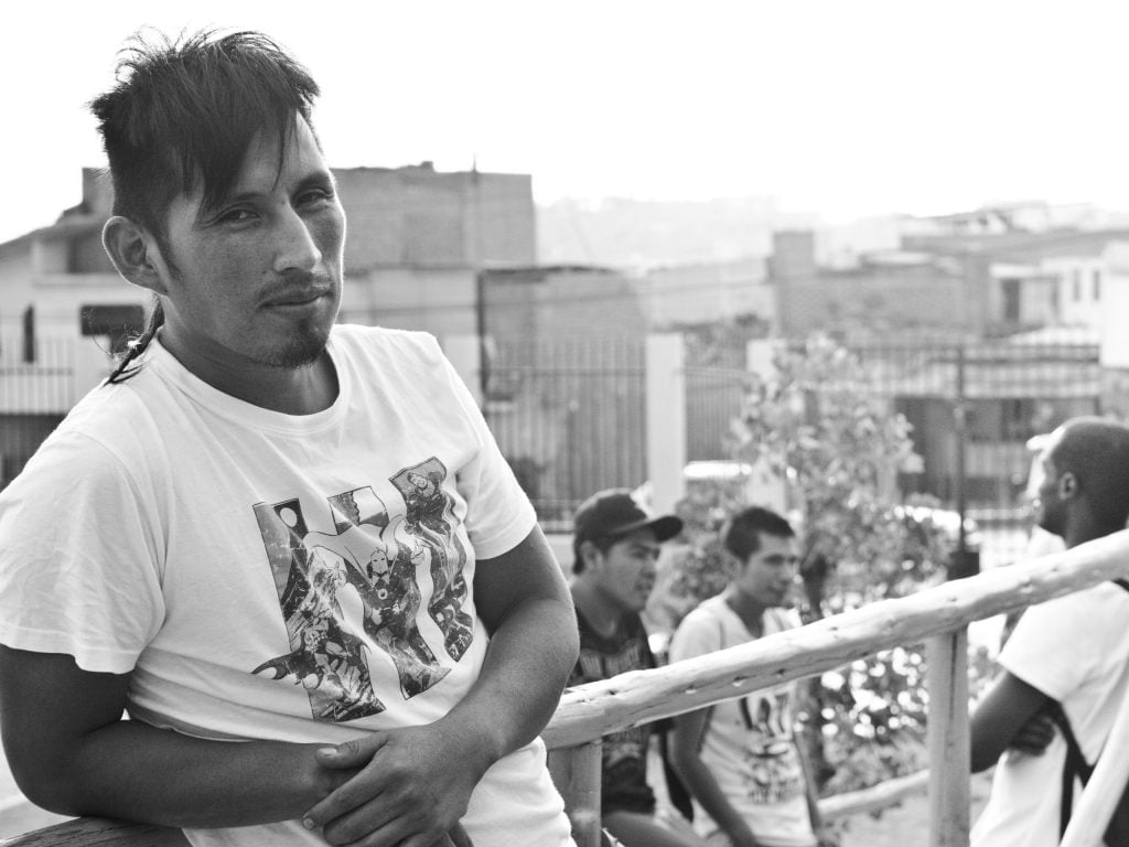 Street Photography of John Moreno Nuñez with friends in Lima, P